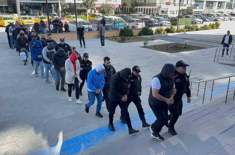 300 milyon liralık yasa dışı bahis çetesi zanlısı 13 kişi adliyeye sevk edildi