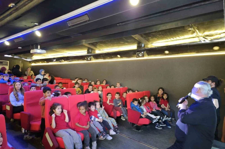 300 öğrenci tırda sinemayla buluştu 