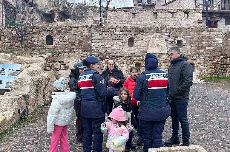 300’e yakın vatandaşa kadına şiddetle mücadele anlatıldı 