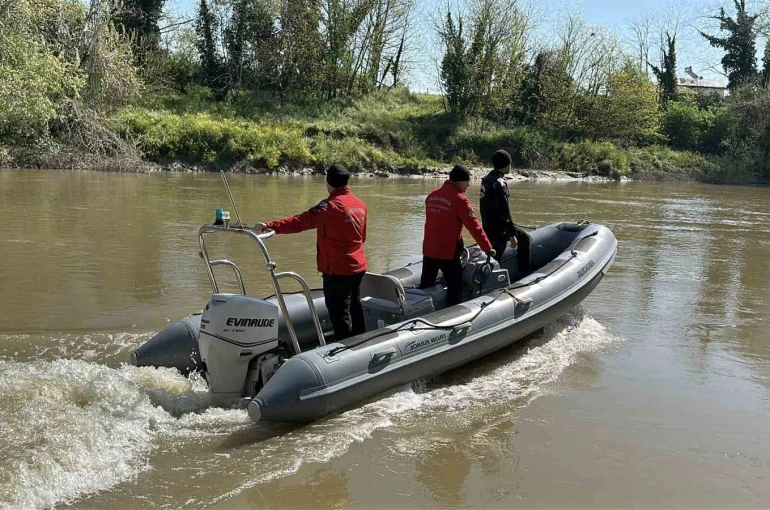 39 kişilik ekip seferber oldu: Nehre düşen küçük çocuktan 4 gündür iz yok 