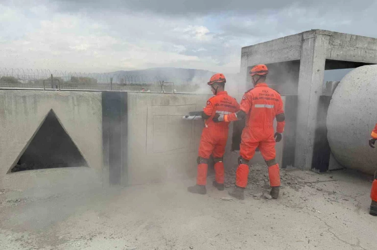 3’üncü Ordu Komutanlığı personeline arama ve kurtarma eğitimi verildi 