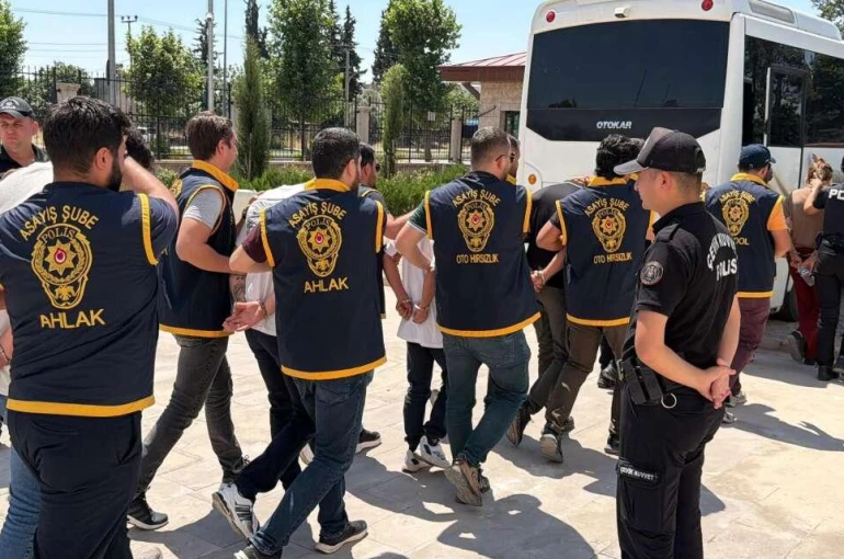 4 Milyonluk Vurgun Sahte Bankacılar Tutuklandı