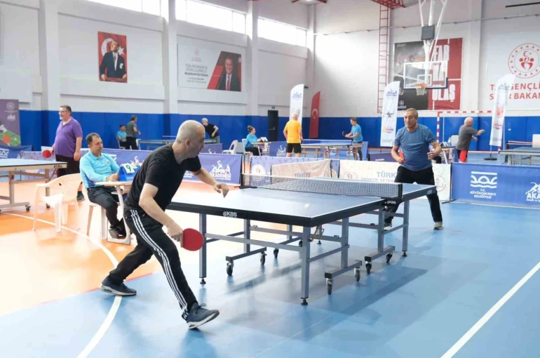 40 Yaş Üstü Masa Tenisi Turnuvası’nda heyecan zirveye çıktı 