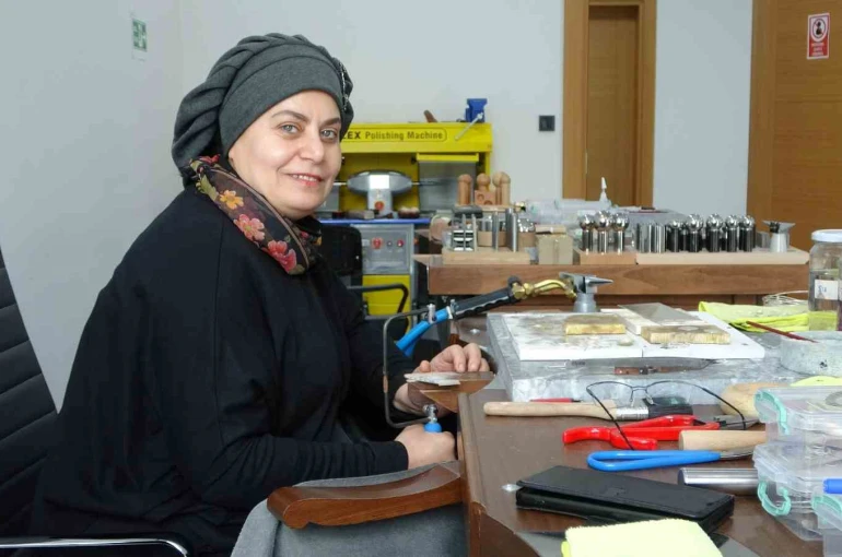40 yaşından sonra takı tasarımcısı oldu 