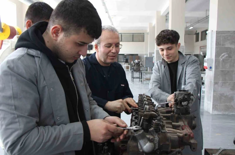 45 yaşında polislikten ayrılıp öğretmen oldu, emekliliğini 20 yıl uzattı 