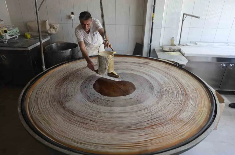 45 yıllık bakır ocakta geleneksel tel kadayıf 