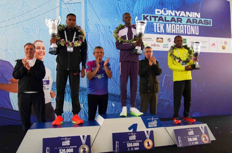 47. İstanbul Maratonu’nda kazananlar ödüllerini aldı 