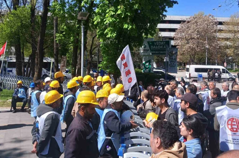 5 aydır maaş alamayan maden işçilerinin açlık grevi eylemi 6. gününde devam ediyor 