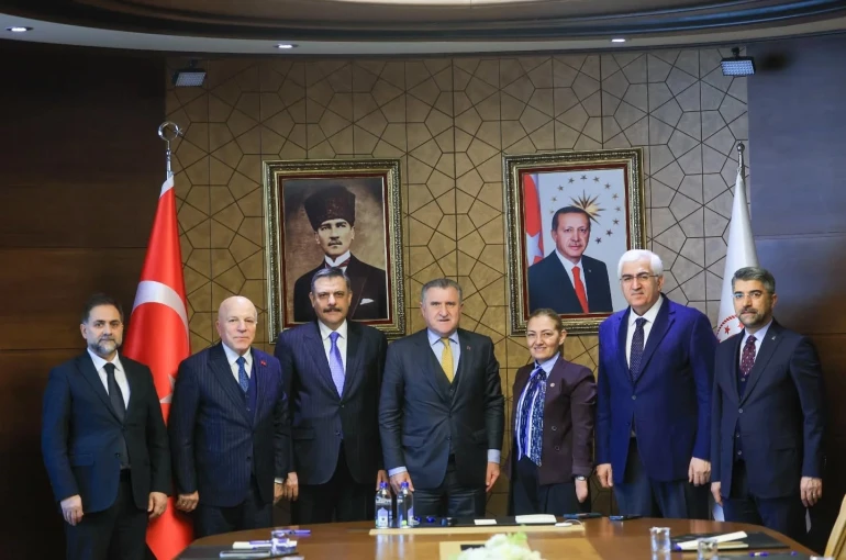 5 bin kişilik salon için imzalar atıldı 