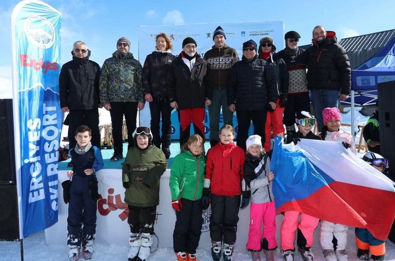 5. Diplomatik Kayak Yarışı’nda dereceye girenler ödüllendirildi 