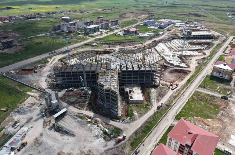 500 Yataklı Kars Bölge Hastanesi yükseliyor: Kars sağlıkta yeni bir döneme hazırlanıyor 