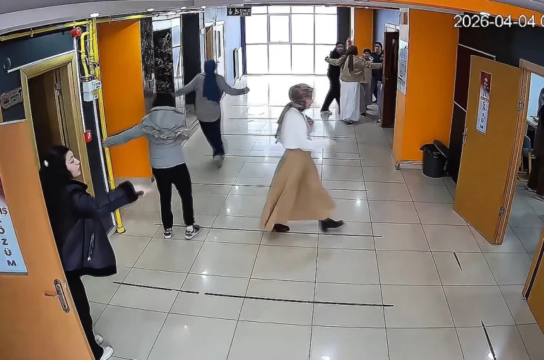 5.2 büyüklüğündeki depremde korku dolu anlar