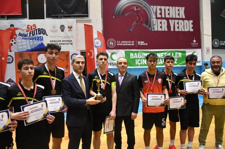 5x5 Mini Futbol Turnuvası Finali gerçekleştirildi 