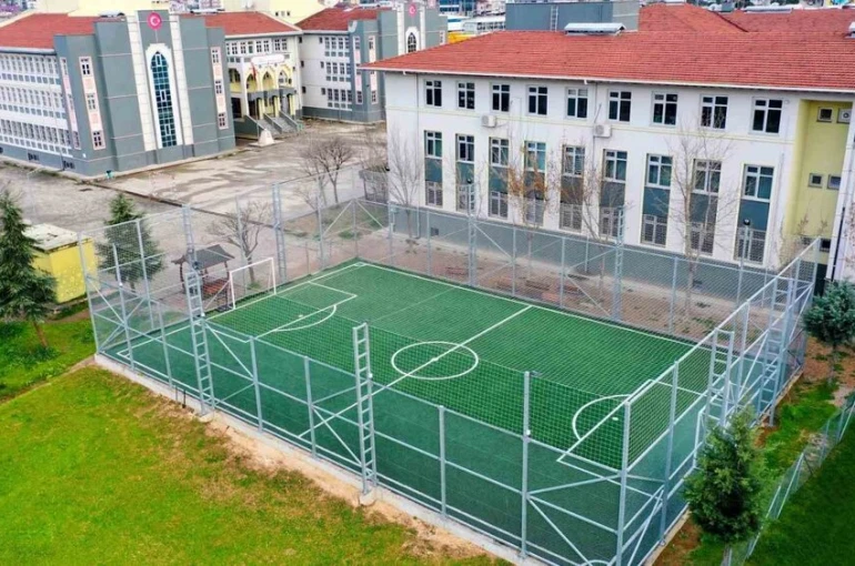 6 ilçedeki kırsala 12 futbol sahası 