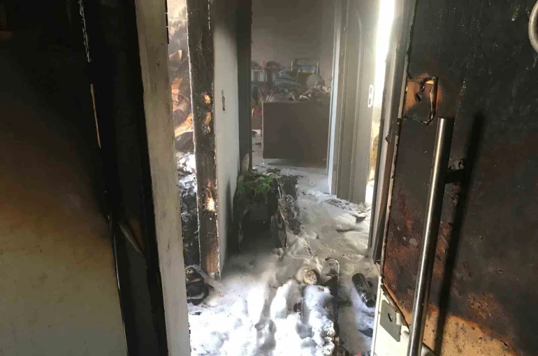 600 Evler Mahallesi’nde apartman dairesinde yangın paniği