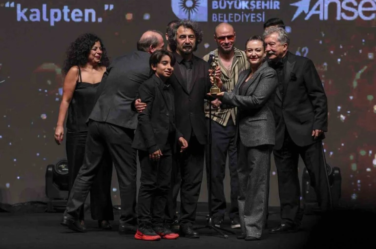 62. Altın Portakal’a ‘Tavşan İmparatorluğu’ 7 ödülle damga vurdu