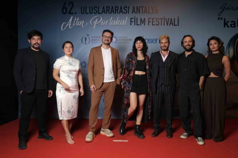 62. Uluslararası Antalya Altın Portakal Film Festivali kırmızı halı geçişiyle başladı 