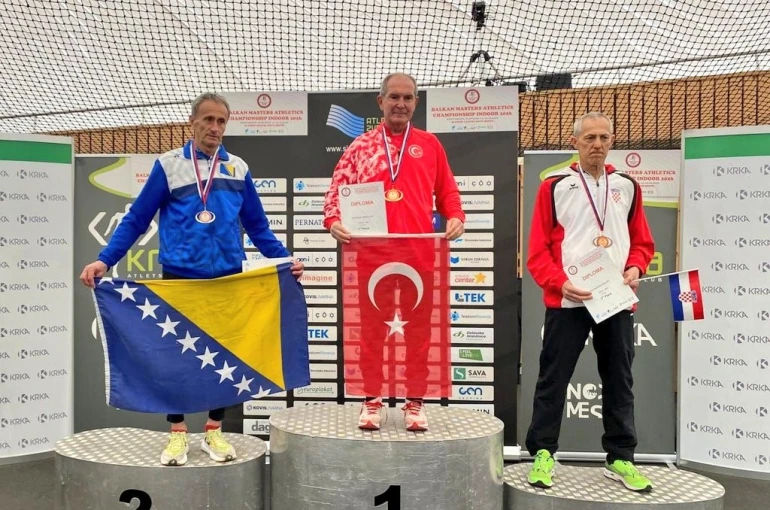 65 yaşındaki Denizlili atlet üç altın madalya yurda döndü 