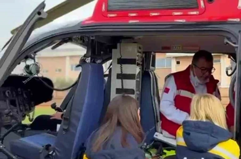 7 yaşındaki epilepsi hastası 112 helikopter ambulansla Mersin’ sevk edildi 