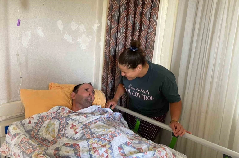 7 yıldır yatağa bağımlı eşine bakan kadına evden tahliye şoku