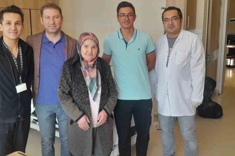 7 yıldır yürüyemeyen hasta, 9 günde sağlığına kavuştu 