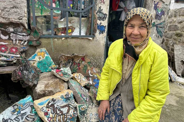 74 yaşındaki Hakime teyzenin resim tutkusu 