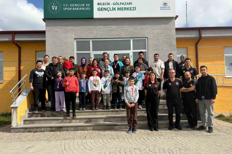 7’den 70’e ’Satranç Turnuvası’nda ter döktü 