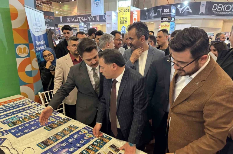 8. Kayseri Kitap Fuarı kapılarını ziyaretçilerine açtı 