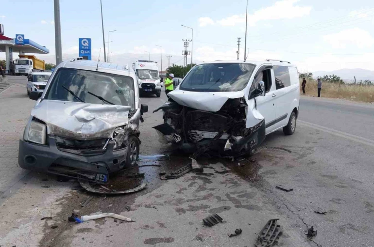 8 kişinin yaralandığı kazanın görüntüleri ortaya çıktı
