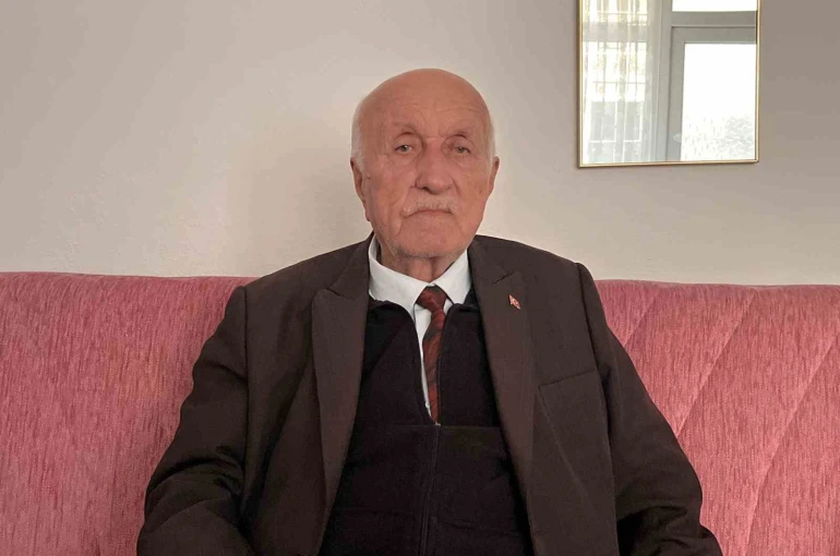 85 yaşındaki Mustafa Hoca, Öğretmenler Günü’nü ilk günkü heyecanla bekliyor