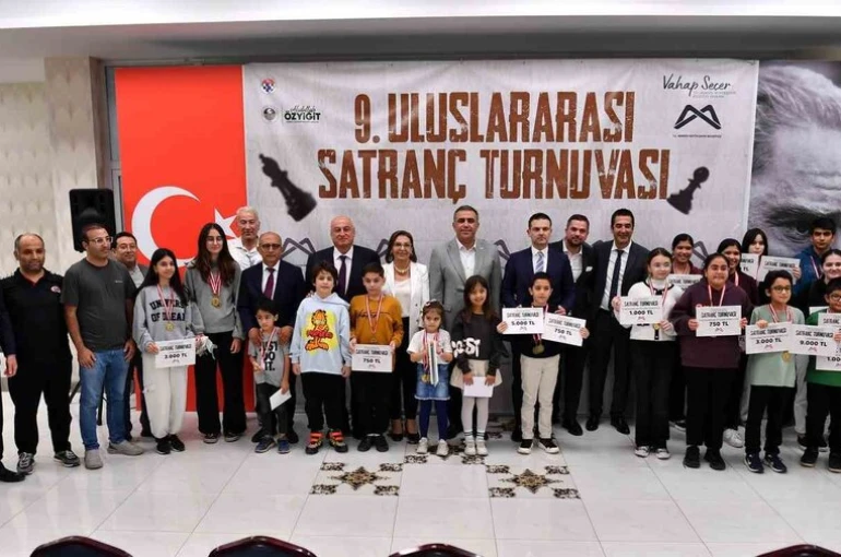 ‘9. Uluslararası Satranç Turnuvası’nda ödüller sahiplerini buldu 