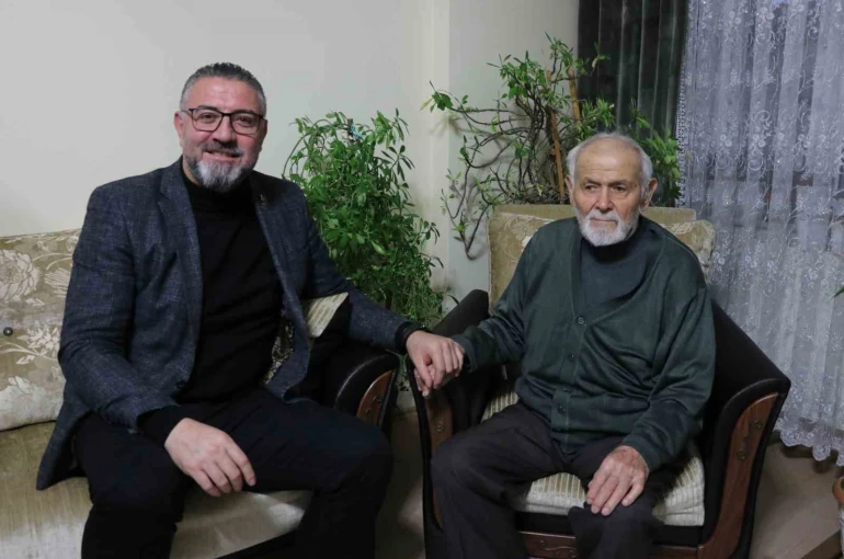 95 yaşındaki şehit babası öğretmen, özel günde unutulmadı 