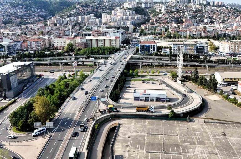 A Takımı gece boyunca çalıştı, sürücüler güne konforla başladı 