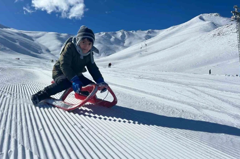 Abalı Kayak Merkezi yarıyıl tatilinde çocuklarla şenlendi 