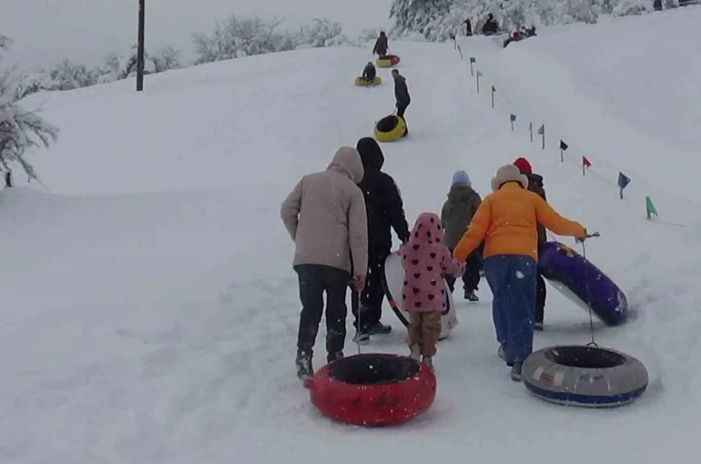 Abant Gölü Milli Parkı’nın yamaçları kayak merkezi oldu 