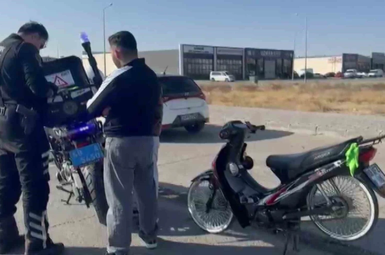 Abartı egzozlu motosiklet sürücüsüne 9 bin 267 lira ceza