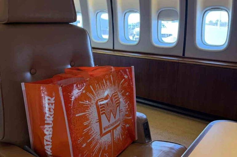 ABD Başkanı Donald Trump’tan hamburgerci ziyareti 