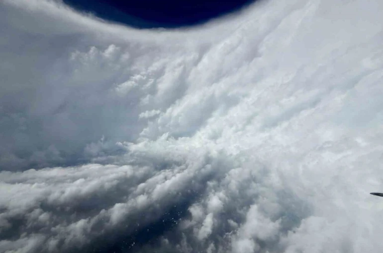 ABD ordusu, Melissa Kasırgasını görüntüledi 