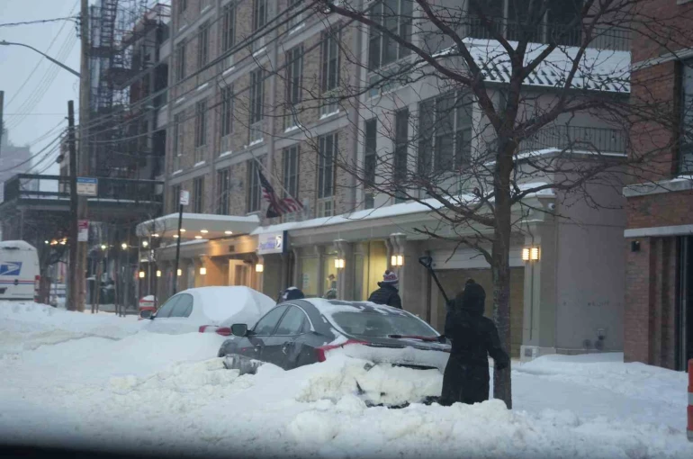 ABD’de kar fırtınası kabusu sürüyor: En az 13 bin uçuş iptal edildi, 953 bin kişi elektriksiz kaldı 