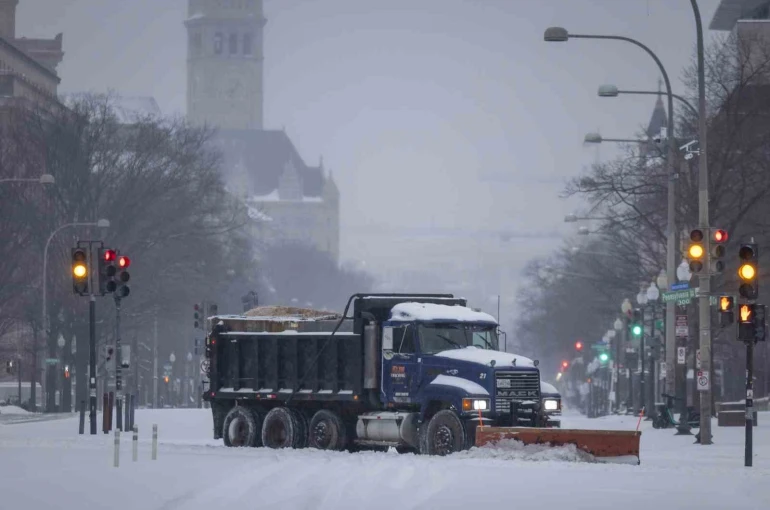 ABD’de kar fırtınasında 800 binden fazla kişi elektriksiz kaldı