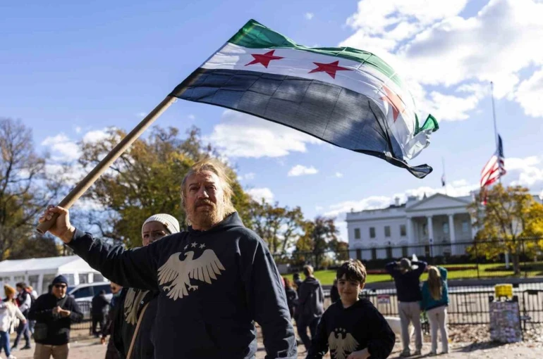 ABD’deki Suriyelilerden eş-Şara’ya sevgi gösterisi 