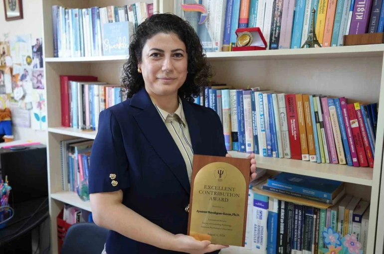 ABD’den ’Üstün Katkı Ödülü’ alan profesör: "Gençlerin en çok yaşadığı sorunlardan biri belirsizlik"