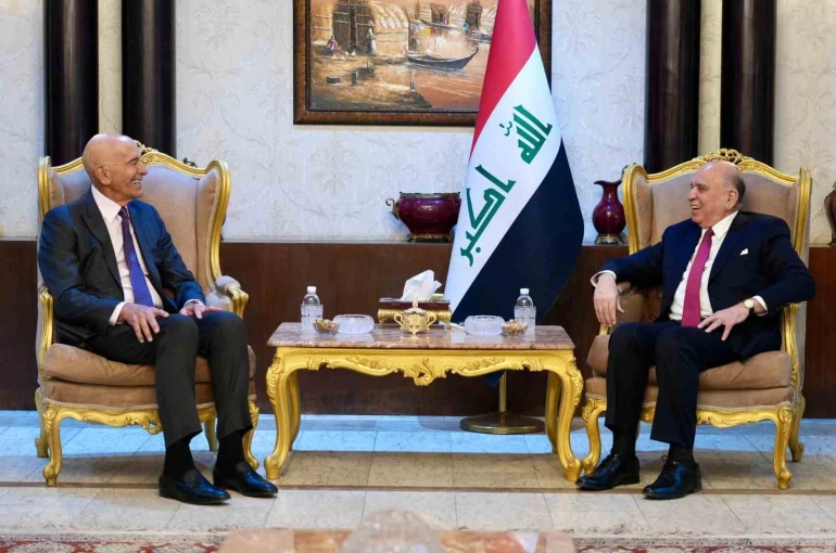 ABD’nin Suriye Özel Temsilcisi Barrack, Irak Dışişleri Bakanı Hüseyin ile görüştü