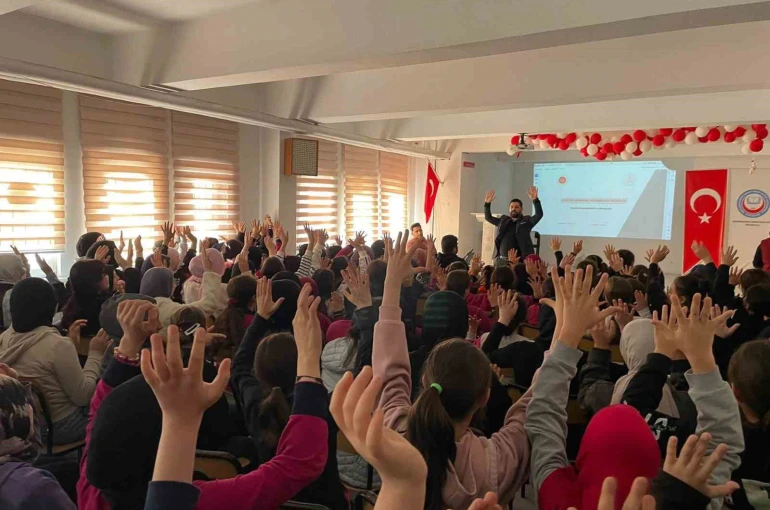 Abdurrahman Sarar İmam Hatip Ortaokulunda anlamlı seminer 