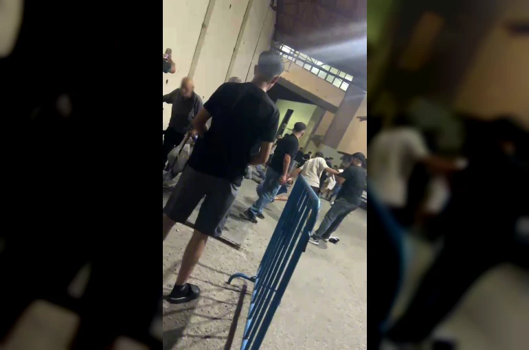 Acil servis önünde yaşanan kavga paniğe neden oldu