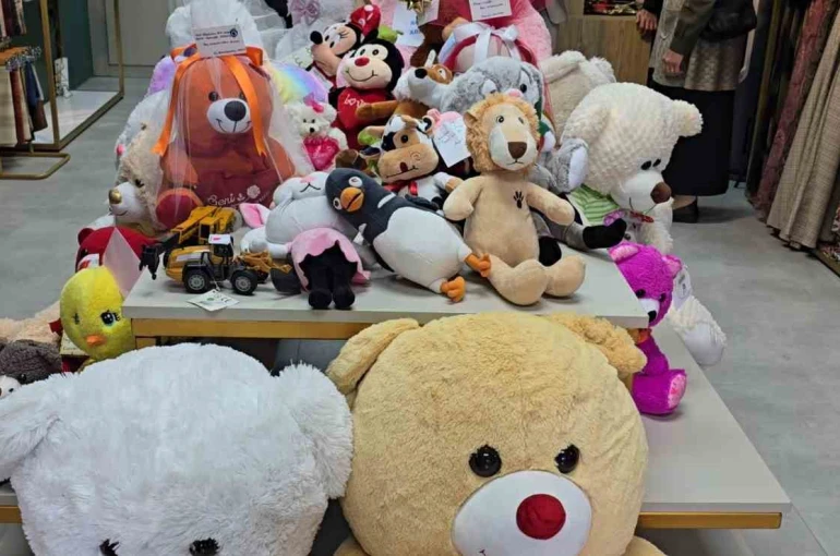 "Açılışa kuruyacak çiçeklerle değil çocukları sevindirecek oyuncaklarla gelin" çağrısı