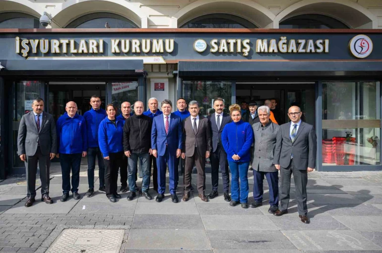 Adalet Bakanı Tunç, İşyurtları’nın Kızılay satış mağazasında vatandaşlarla alışveriş yaptı 