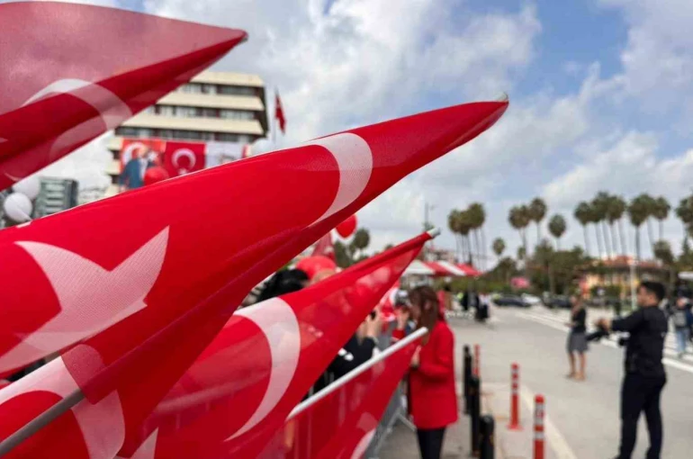 Adana’da 23 Nisan Ulusal Egemenlik ve Çocuk Bayramı coşkuyla kutlandı 