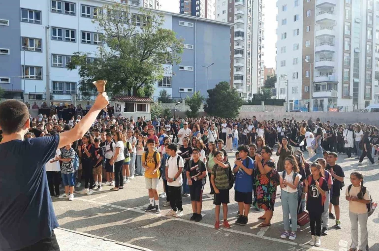 Adana’da 547 bin 59 öğrenci yarın ders başı yapacak 