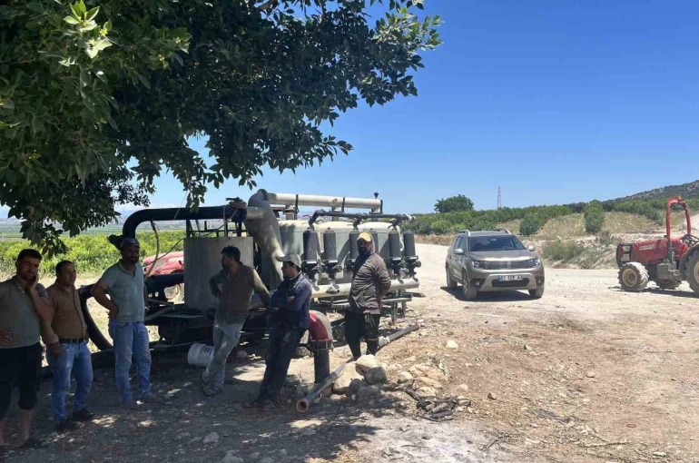 Adana’da 7 aydır tamir edilmeyen pompa üreticiyi isyan ettirdi 
